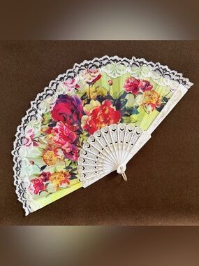 Barcelona Floral Lace Fan — Elegant Travel Find